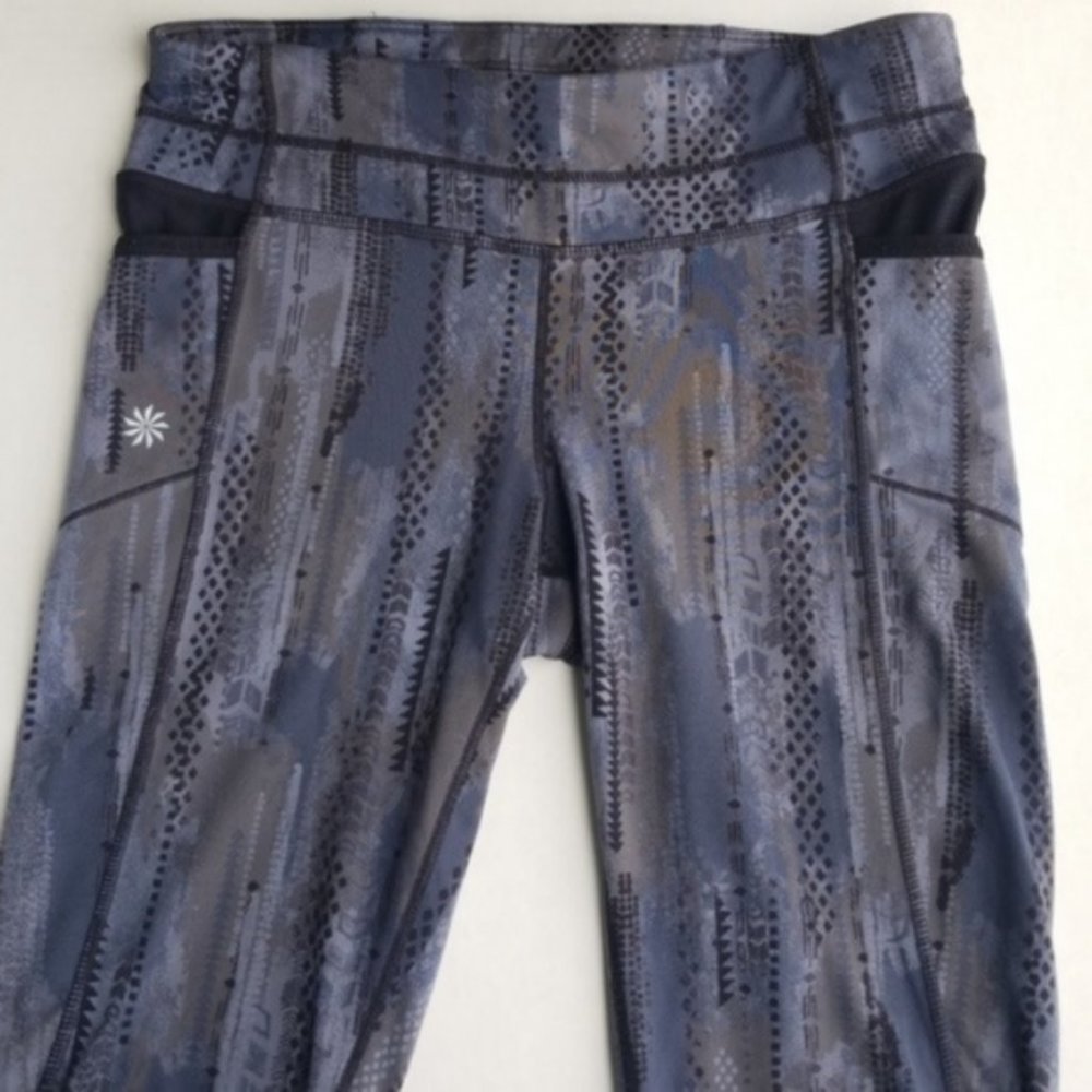 {Athleta} Purple Gray Black Printed Capri Pa…